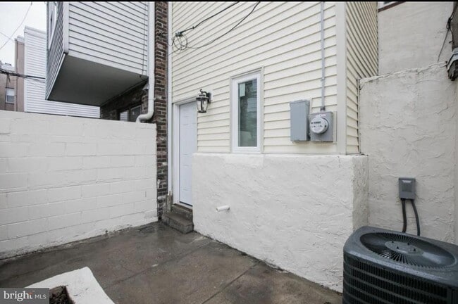 Building Photo - 2443 S Clarion St