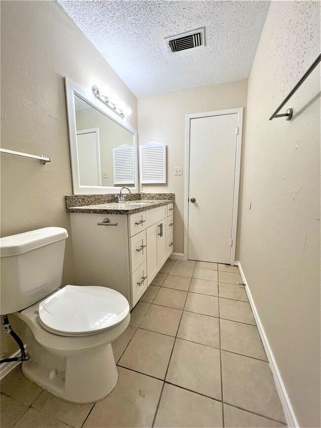 Building Photo - 2130 Greenbriar Colony Dr