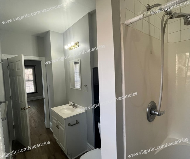 Building Photo - 677 Tyler St