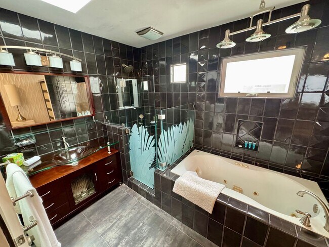 Building Photo - 423