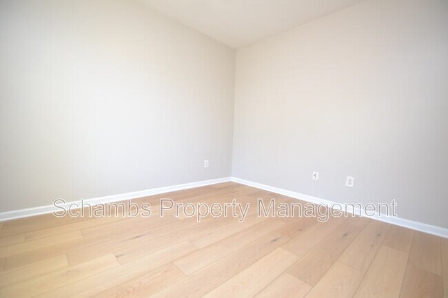 Building Photo - 824 Cumberland St