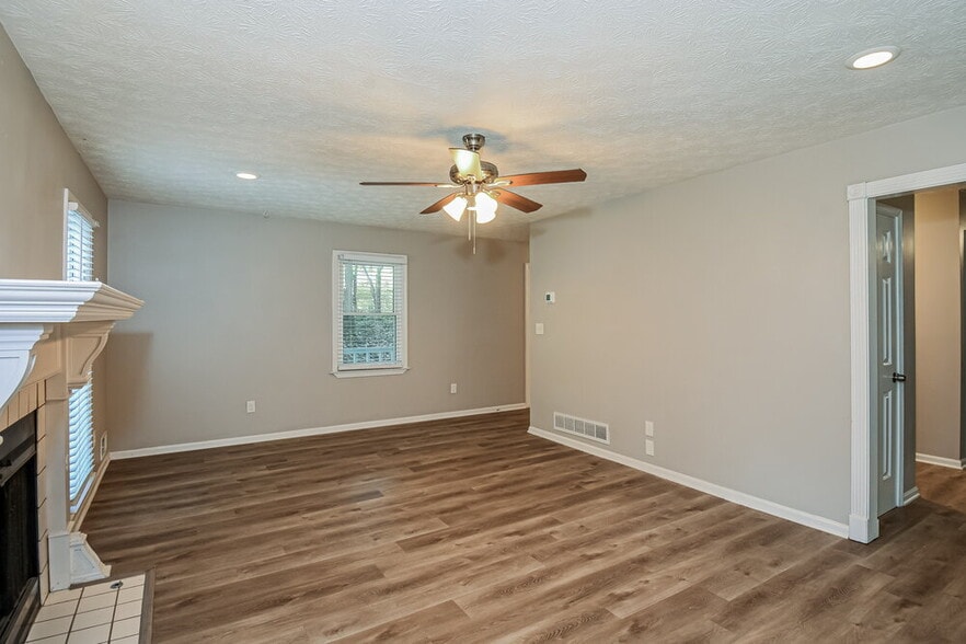 Building Photo - 650 Kurtz Rd