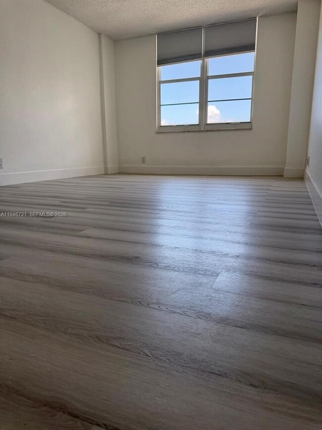 Building Photo - 3725 S Ocean Dr