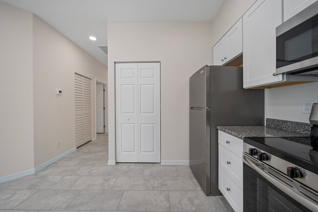 Building Photo - Brand New Home located in the heart of Tampa!