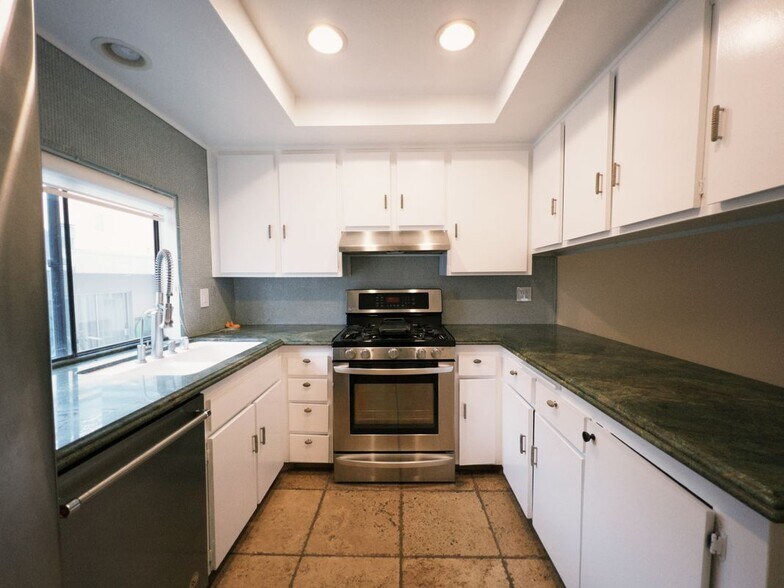 Building Photo - 1236 Wellesley Ave