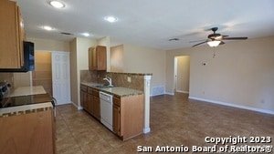 Building Photo - 5927 Cliff Rock Dr