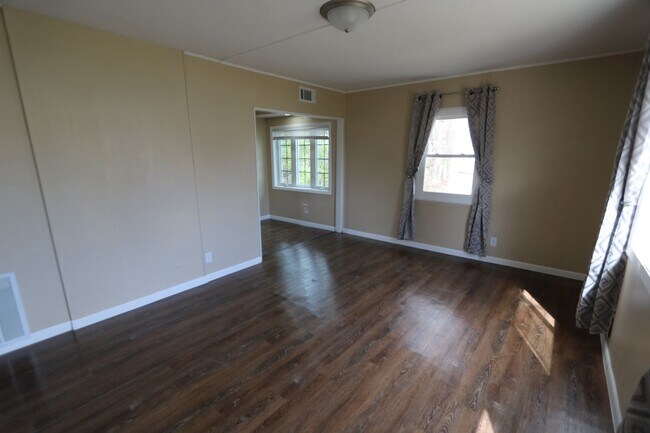 Building Photo - 2 Bedroom 1 Bath House