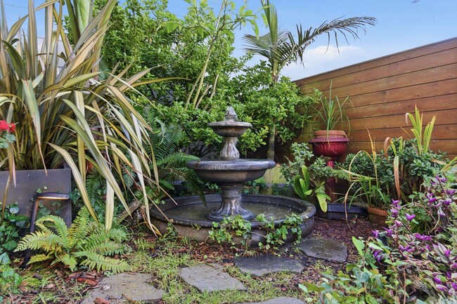 Building Photo - Fully Furnished 2BR + Media Room • 2BA Single-Family Home Near McLaren Park