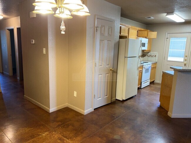 Building Photo - 1203 Cinch Dr