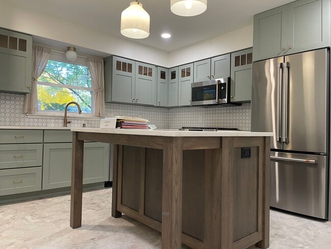 Building Photo - 1210 Acewood Blvd