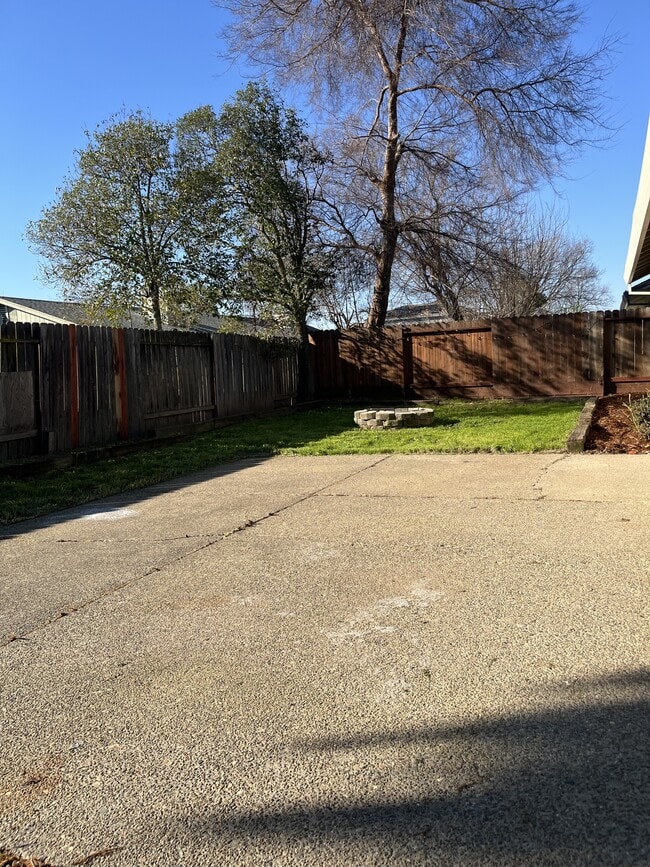 Building Photo - 1706 Brookglen Dr