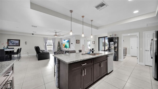 Building Photo - 569 Croydon Ave S