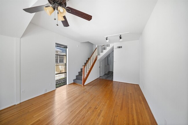 Building Photo - 518 Hawthorne St