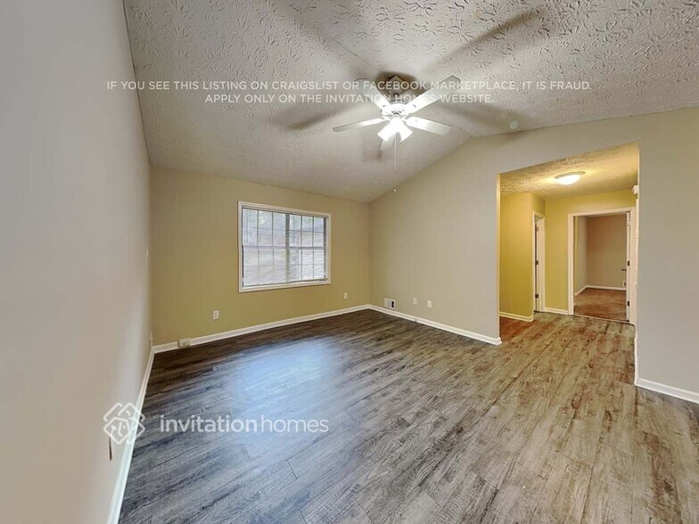 Building Photo - 820 Cedar Lake Dr SE