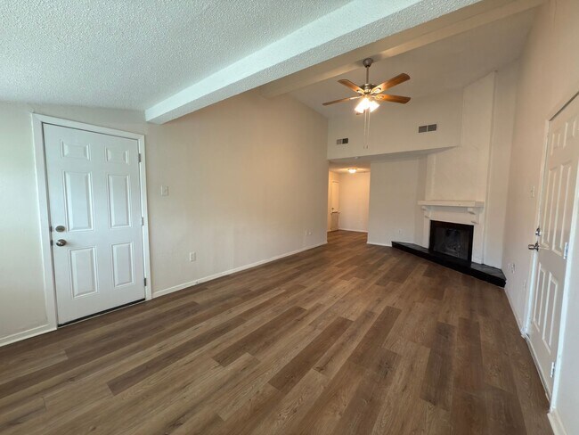 Building Photo - Charming 1 Bedroom Unit in Dallas!
