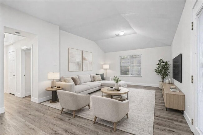 Building Photo - 158 Oak River Dr