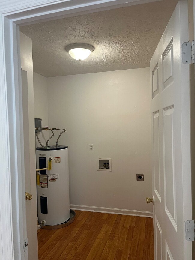 Building Photo - 215 Derek Ct