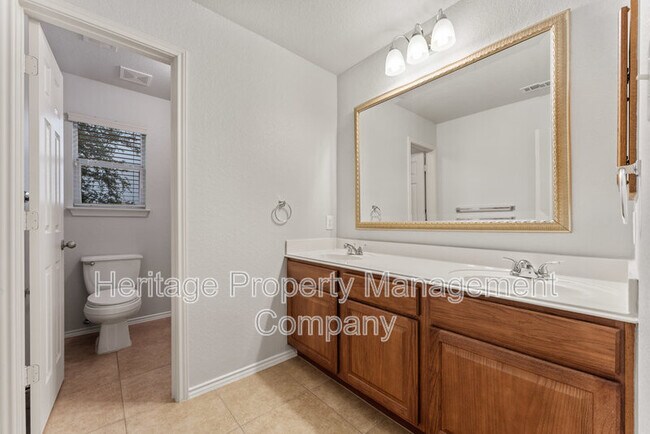 Building Photo - 11 Sable Valley