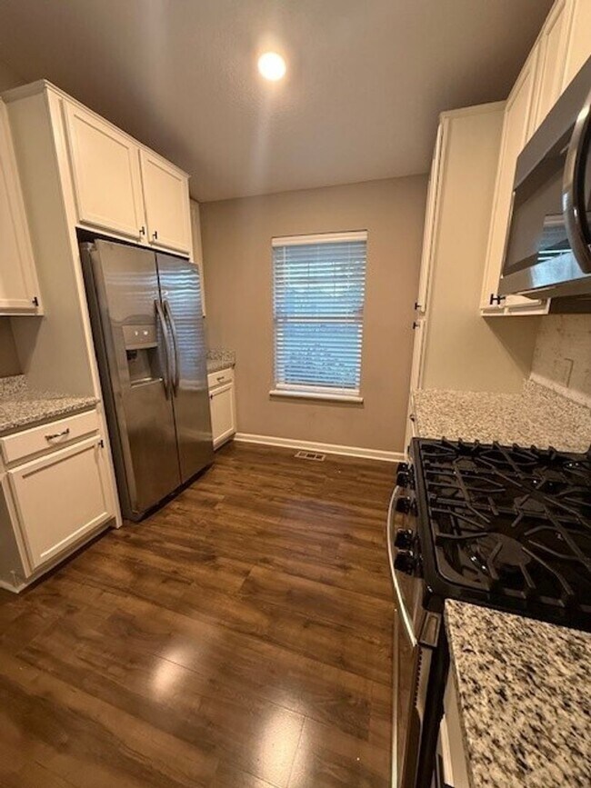 Building Photo - Spacious 4?BD | 2?BA Home with Finished Lower Walkout | 3-Car Garage | Woodbury