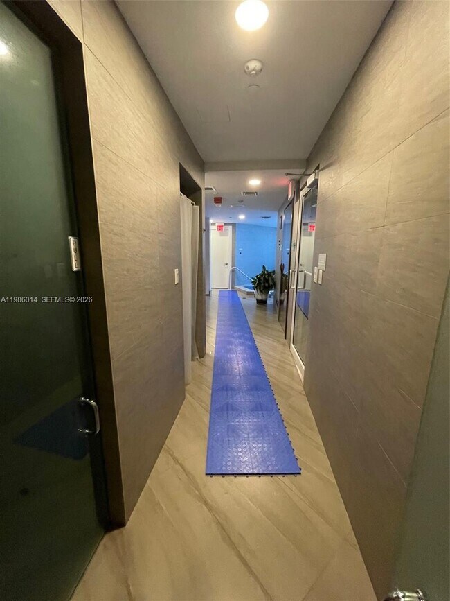 Building Photo - 20281 E Country Club Dr