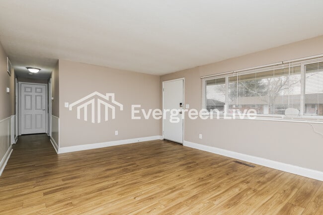 Building Photo - 4760 Rolling St