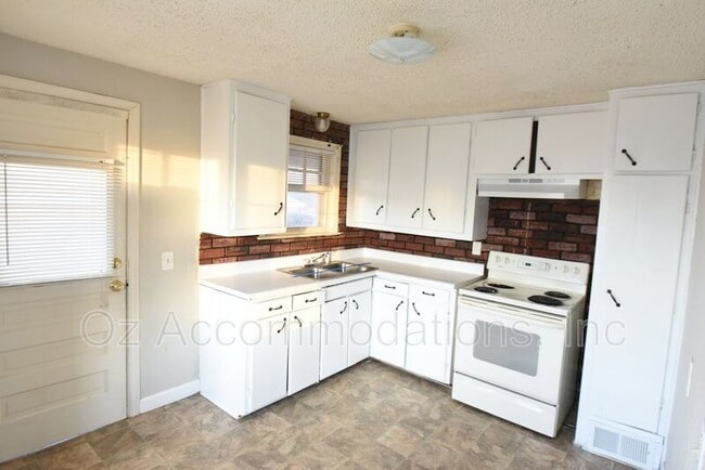 Primary Photo - 1501 N 22nd St