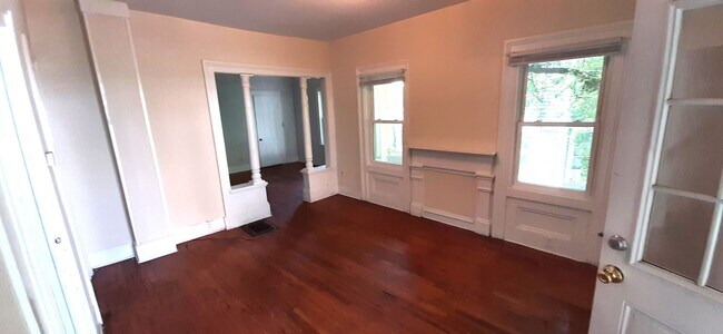 Building Photo - 504 S Aurora St