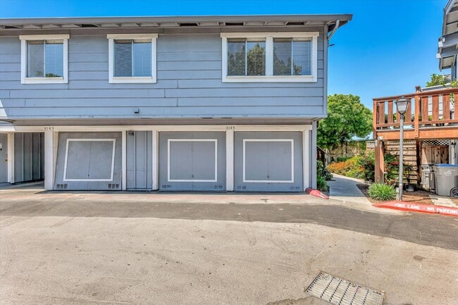 Building Photo - 3145 Shofner Pl