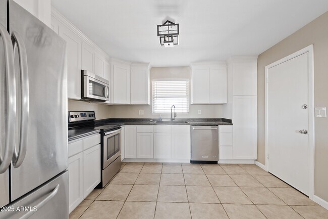 Building Photo - 10535 E Boulder Dr