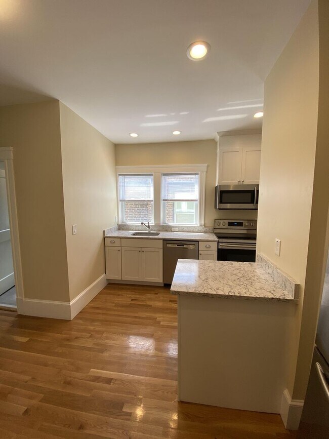 Building Photo - 305 Tappan St