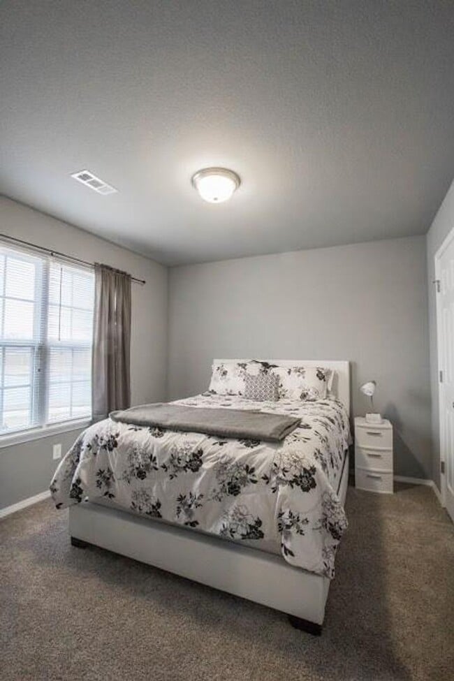 Building Photo - Wonderful and Spacious Rental Opportunity.