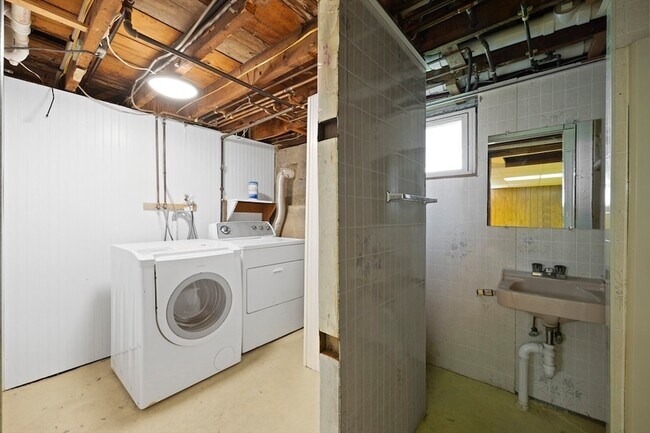 Building Photo - 34 Ricard St
