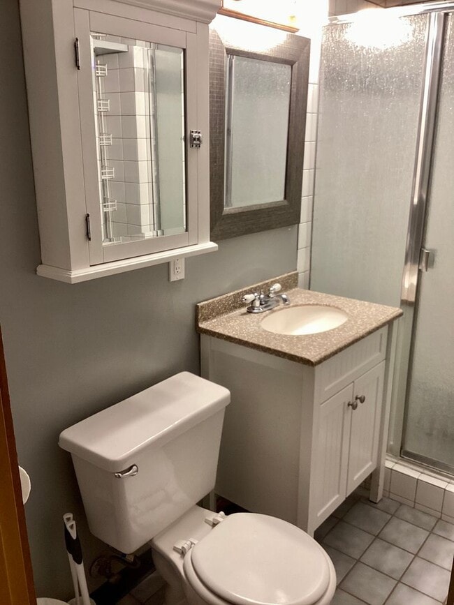 Building Photo - Partially furnished 4 bed 2 bath home