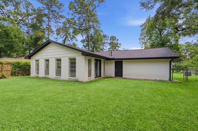Building Photo - 3507 Lake Ridge Bend