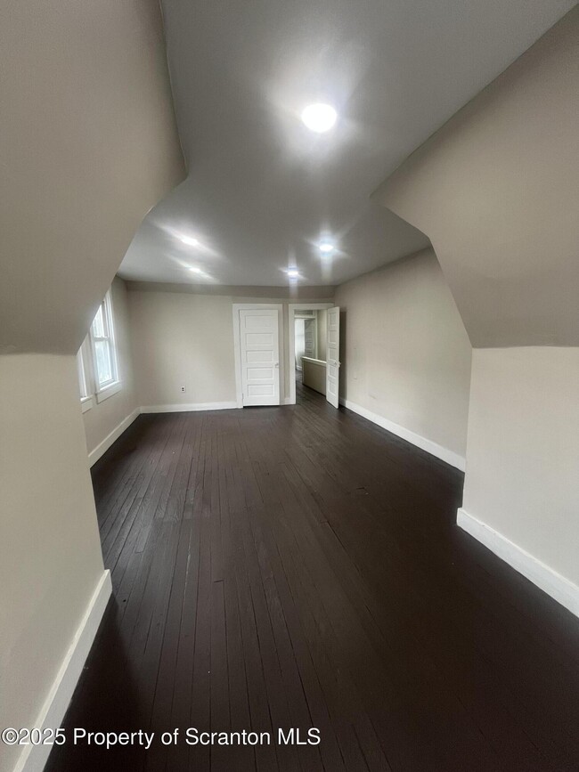 Building Photo - 304 Pittston Ave