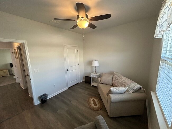 Building Photo - 304 Emery Oak Dr