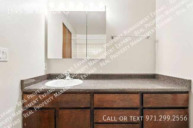 Building Photo - 1595 SW Brixton Ct