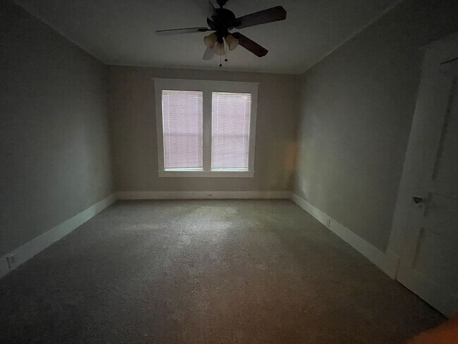 Building Photo - South Highland Newley Remodeled Gem! Won’t...