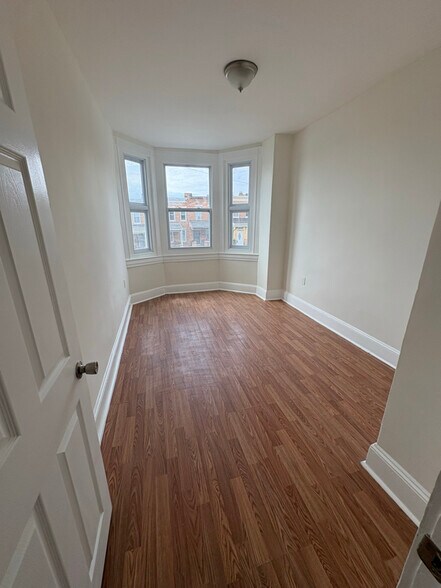Building Photo - 406 E Cold Spring Ln