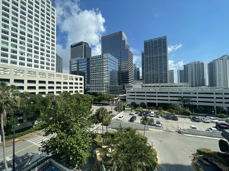 Building Photo - 825 Brickell Bay Dr