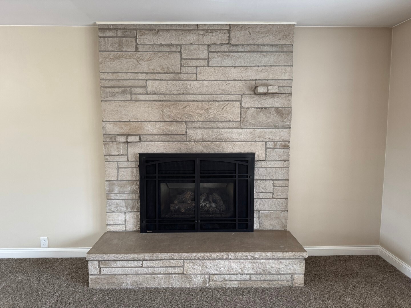 Building Photo - 233 Manor Dr