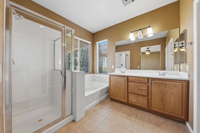 Building Photo - Spacious Summerlin Gem with Loft and Balcony Suite
