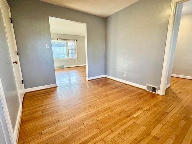 Building Photo - 479 Stratford Dr