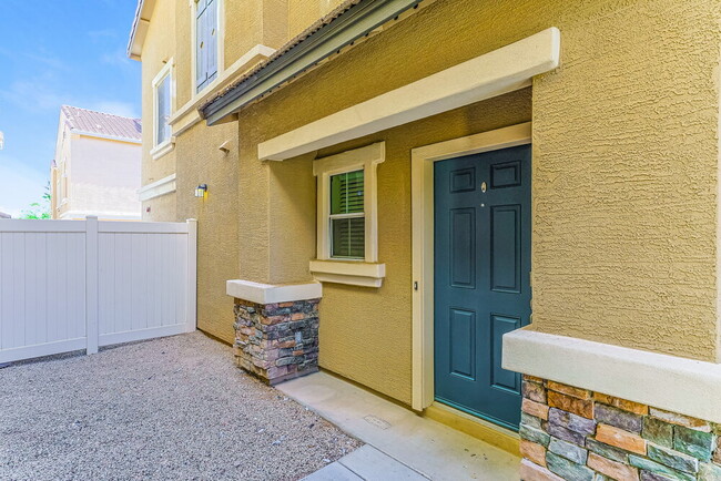 Building Photo - 163 W Tremaine Ct