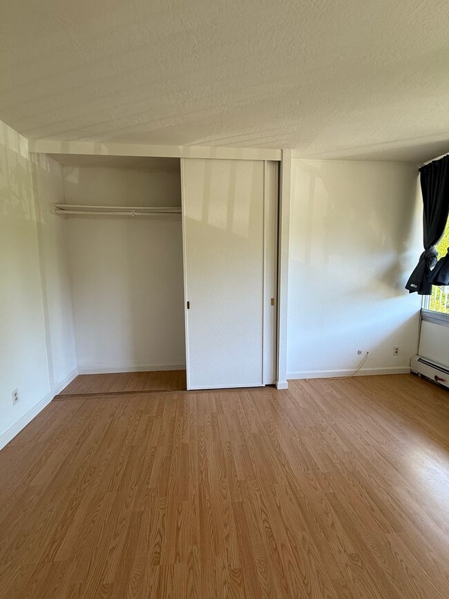 Building Photo - 1 Bed, 1 Bath Condo in Prime Belmont Location