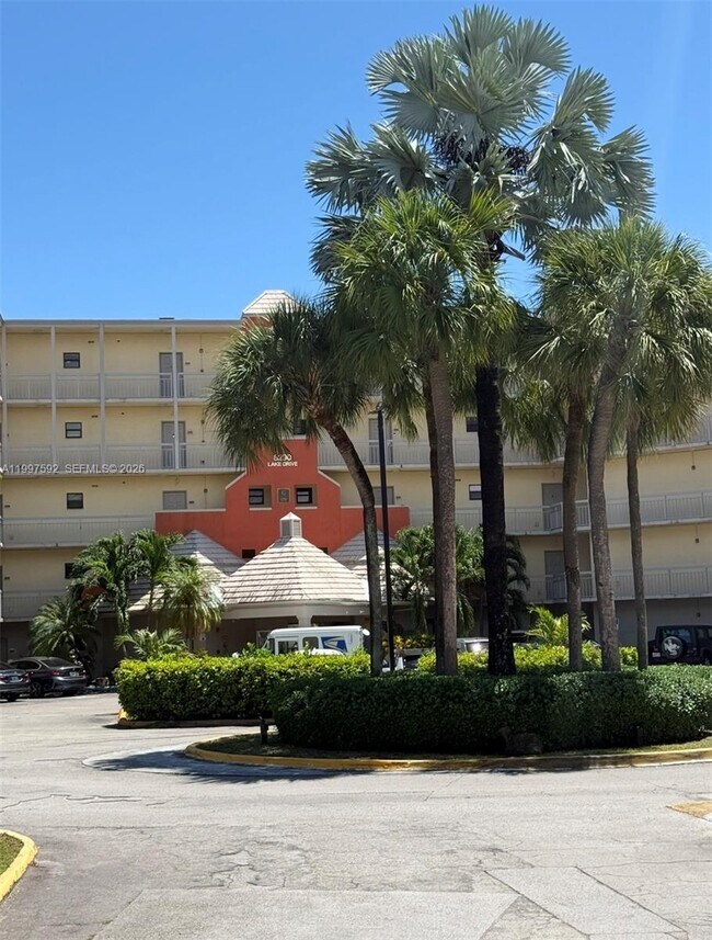 Building Photo - 8353 Lake Dr