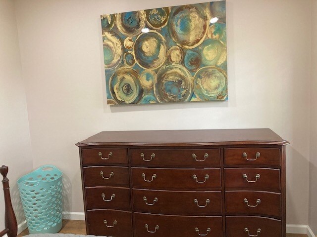 Large dresser - 13 Cherry Top Trl