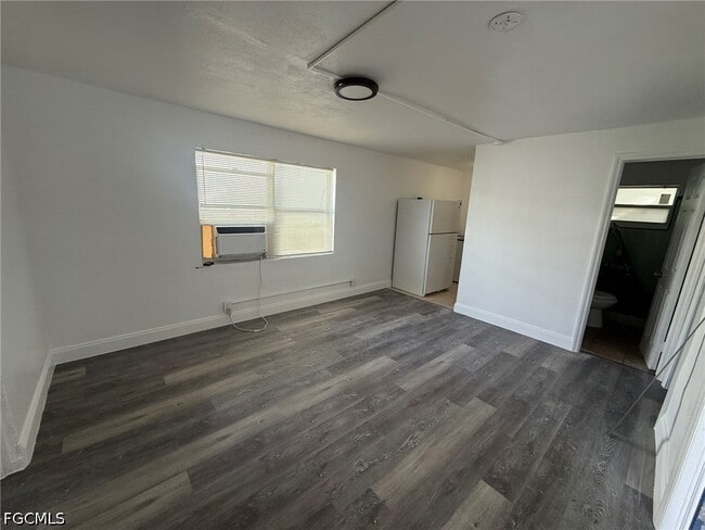 Building Photo - 3049 2nd St