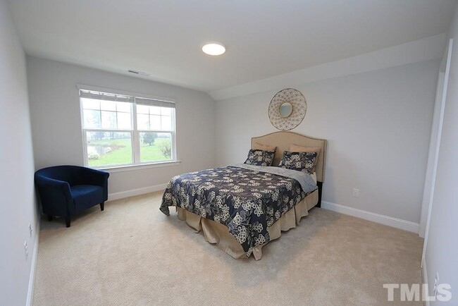 Building Photo - Main Floor Owner's Suite PLUS Main Floor G...