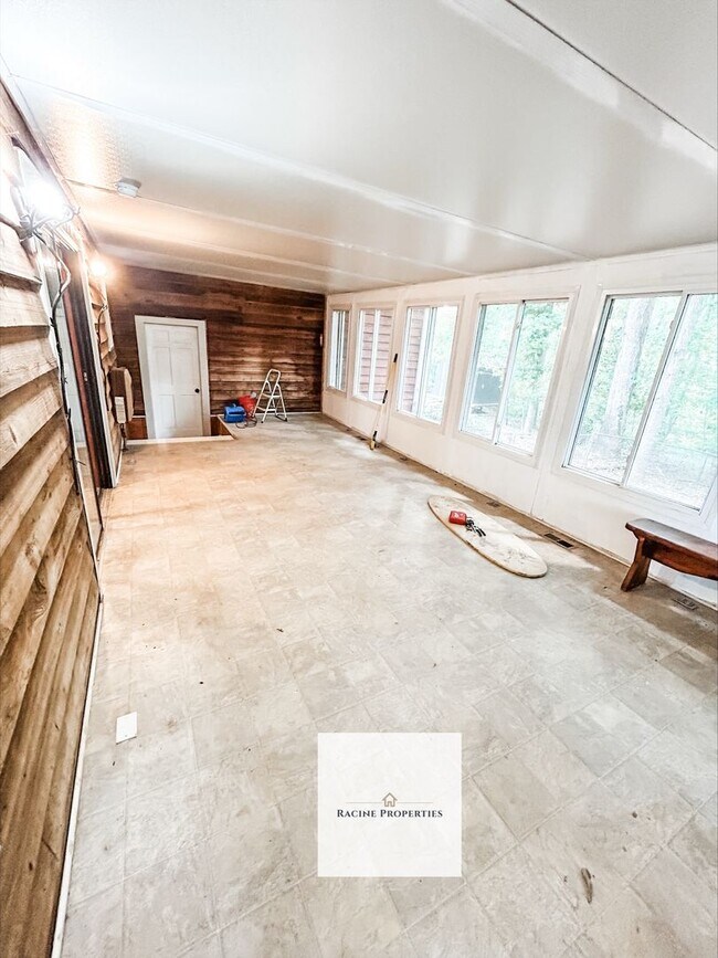 Building Photo - Your Wooded Oasis Awaits